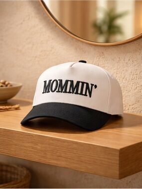 MOMMIN' Embroidered Two-Tone Baseball Cap - White/Black